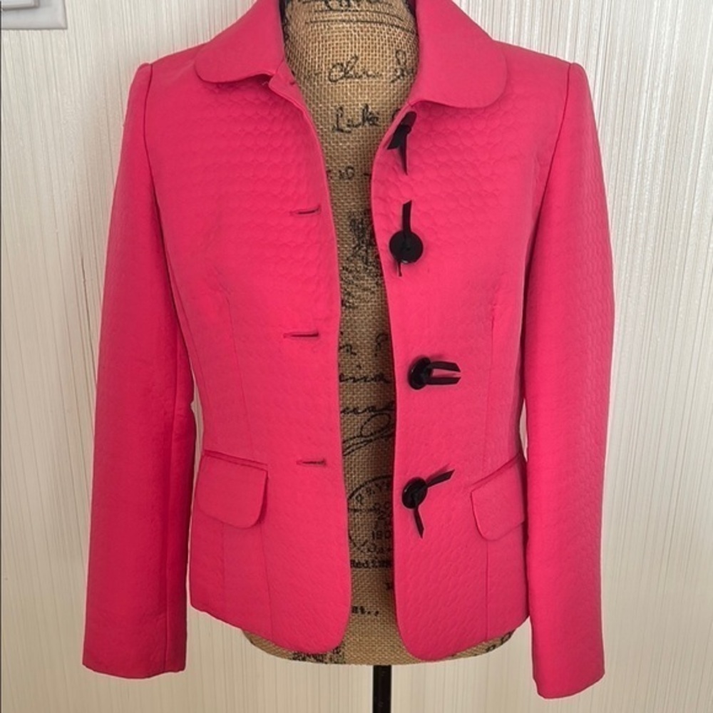 Chic Fuchsia Women's Cropped Blazer